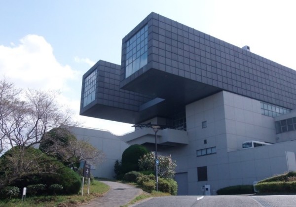 北九州市立美術館